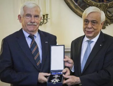 Παρασημοφορήθηκε ο Παναγιώτης Λασκαρίδης από τον Προκόπη Παυλόπουλο
